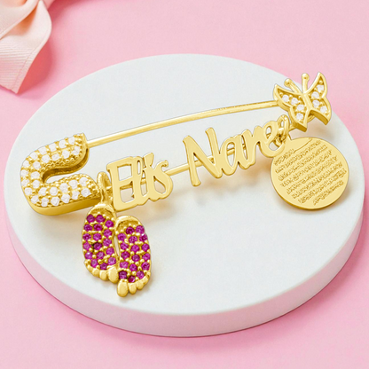 925 Ayar Gümüş İsimli Kız Bebek Yaka İğnesi, Maşallah Bebek İğnesi, Bebek Nazarlık İğnesi